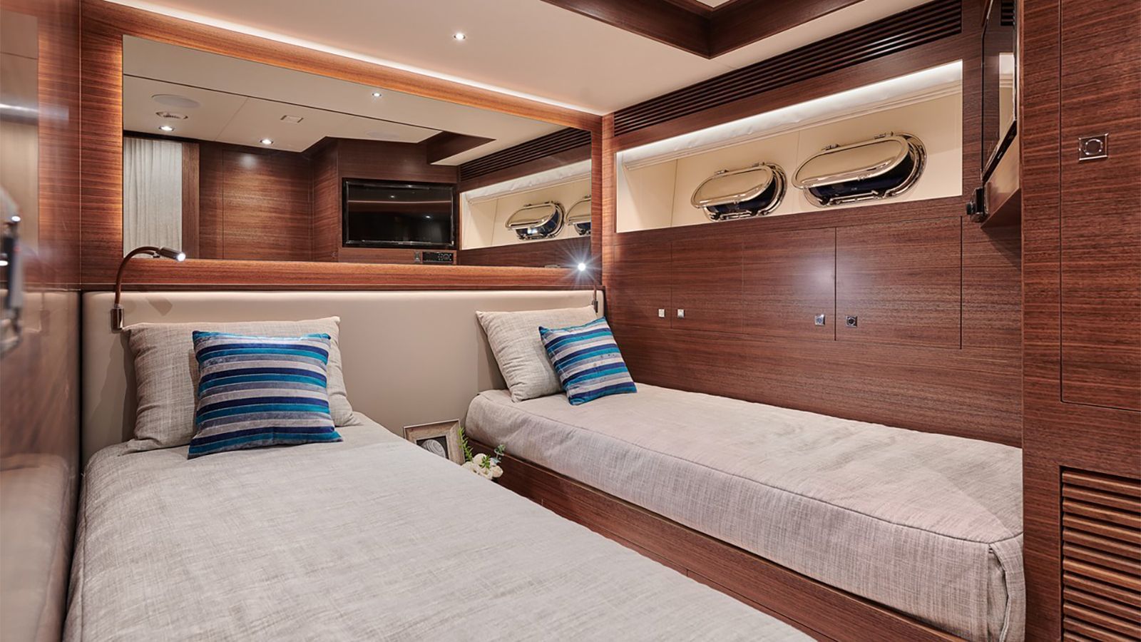 NAYA MARYN-19-gallery