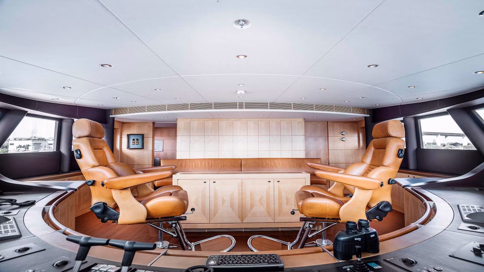 5feb9c42325d2-yacht-serenity-superyacht-iyc-captain