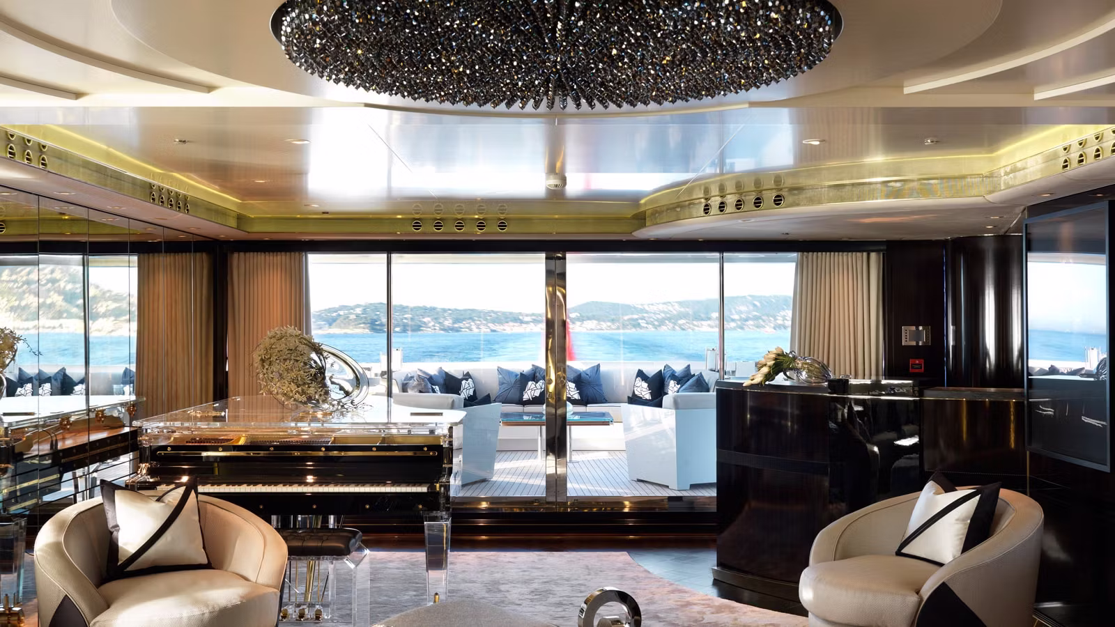 5feba58e38993-sealyon-superyacht-for-sale-min